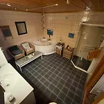 Homestay Landgard Feriehus, Sentrum, Only A 5 Minutes Drive *