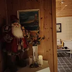 Homestay Landgard Feriehus, Sentrum, Only A 5 Minutes Drive