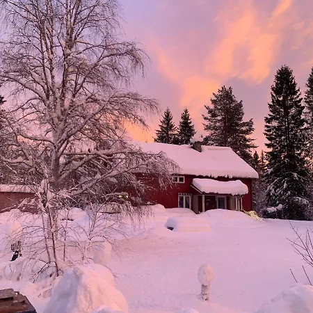 Rum i privatbostad Landgard Feriehus, Sentrum, Only A 5 Minutes Drive