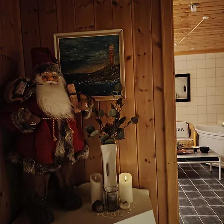 Rum i privatbostad Landgard Feriehus, Sentrum, Only A 5 Minutes Drive