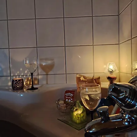 Rum i privatbostad Landgard Feriehus, Sentrum, Only A 5 Minutes Drive *