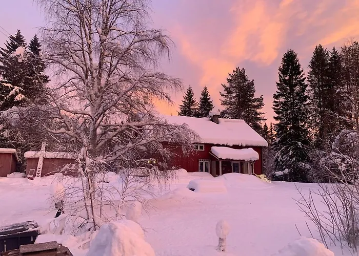 Privat overnatting Landgård Feriehus, Sentrum, Only A 5 Minutes Drive